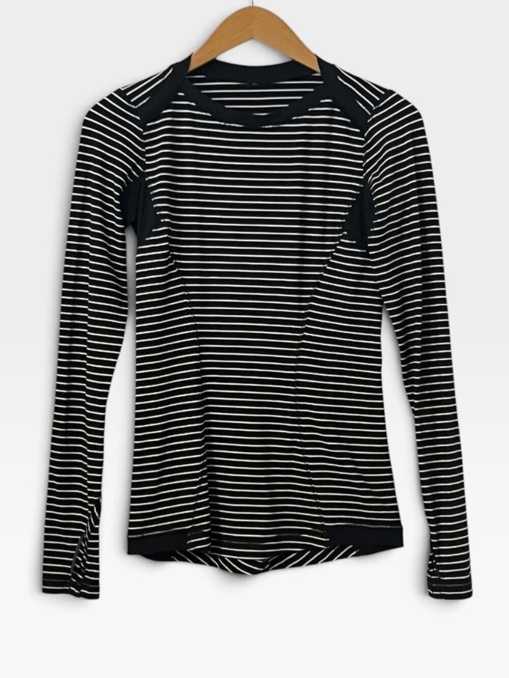 Lululemon Black White Striped Long Sleeve Thumbhole Activewear Running Shirt 8